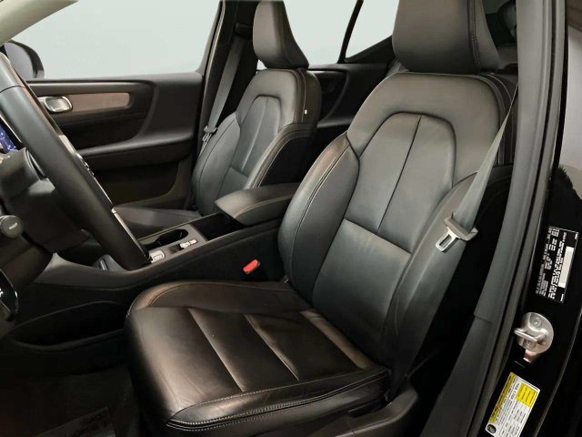 Used 2023 Volvo XC40 B4 Core w/ Convenience Package FWD image 59