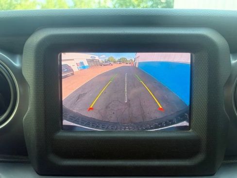 Used 2021 Jeep Wrangler Sport AWD/4WD image 9