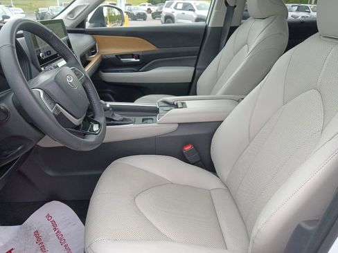 Used 2024 Toyota Grand Highlander AWD image 15
