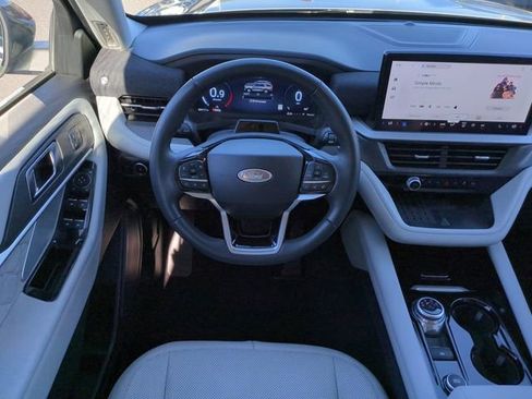 Used 2025 Ford Explorer Platinum w/ LUX Leather Package image 16