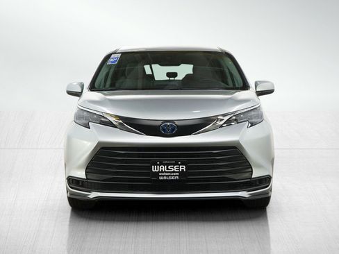 Used 2024 Toyota Sienna LE FWD image 11