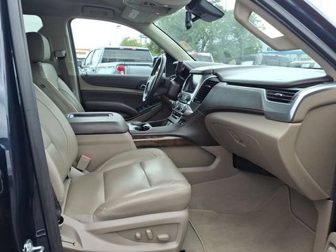 Used 2020 Chevrolet Suburban LT w/ Luxury Package RWD image 19