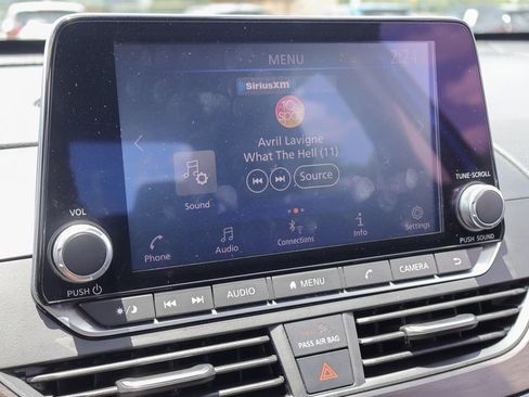 Used 2025 Nissan Altima 2.5 SV FWD image 5