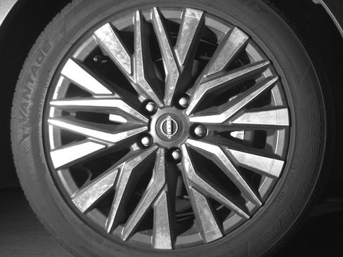 Used 2025 Nissan Altima 2.5 SV FWD image 12