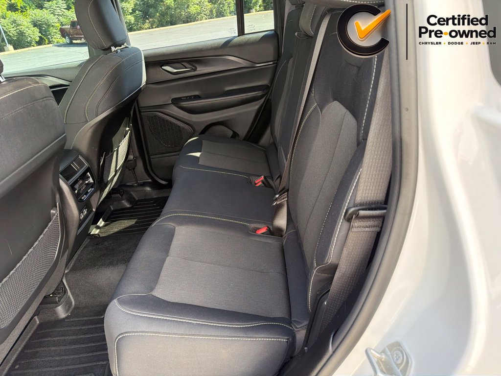 Certified 2024 Jeep Grand Cherokee Laredo X AWD/4WD image 37
