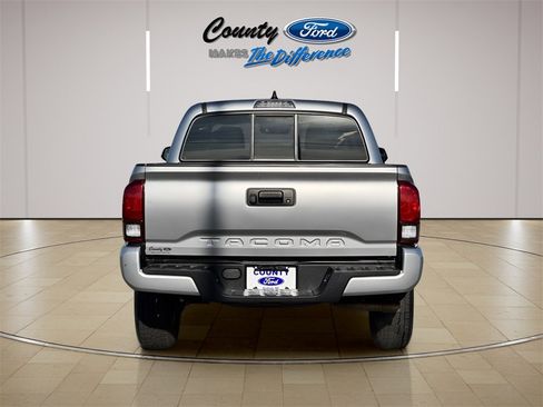Used 2022 Toyota Tacoma SR image 11