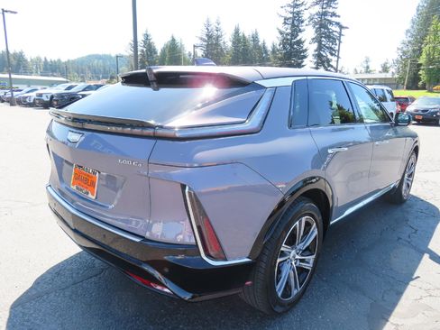 Used 2024 Cadillac Lyriq Luxury AWD/4WD image 8