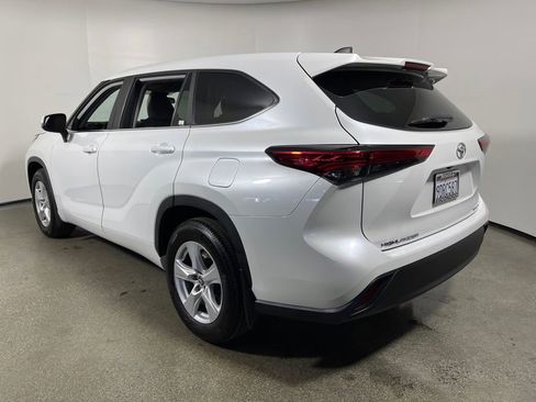 Certified 2023 Toyota Highlander LE image 5