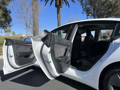 Used 2021 Tesla Model 3 Standard Range Plus image 22