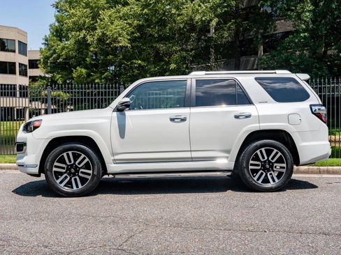 Used 2015 Toyota 4Runner Limited AWD/4WD image 9