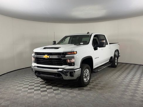 Used 2025 Chevrolet Silverado 2500 LT w/ Convenience Package AWD/4WD image 3