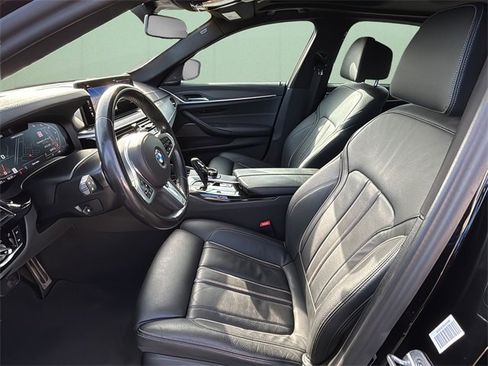 Used 2023 BMW M550i xDrive w/ Dynamic Handling Package image 19