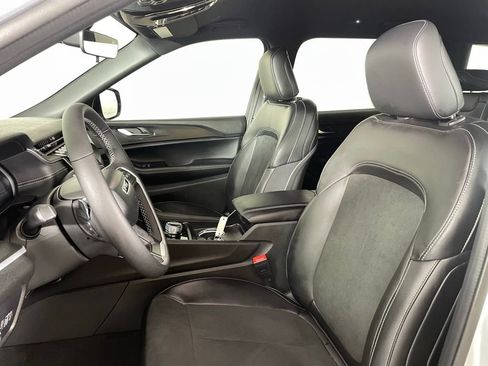 New 2025 Jeep Grand Cherokee L Laredo AWD/4WD image 18