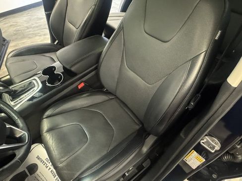 Used 2017 Ford Edge Titanium w/ Equipment Group 301A AWD/4WD image 30