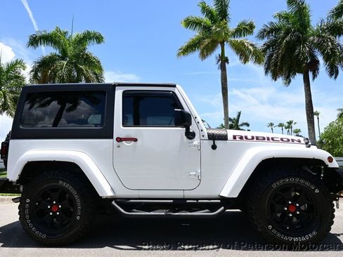 Used 2018 Jeep Wrangler Sahara w/ Connectivity Group AWD/4WD image 2