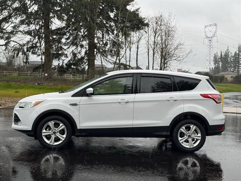 Used 2016 Ford Escape SE image 2