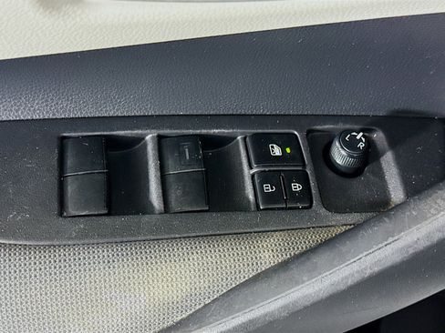 Used 2020 Toyota Corolla LE image 23