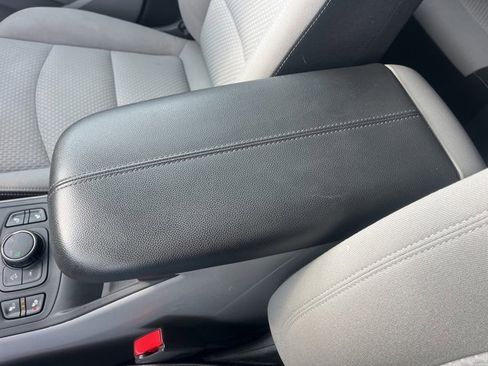 Used 2023 GMC Terrain SLE w/ Driver Convenience Package image 31