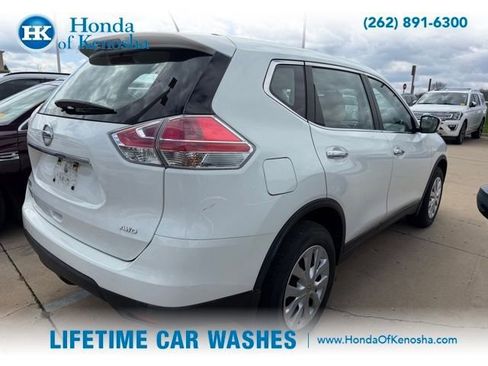 Used 2015 Nissan Rogue S image 2