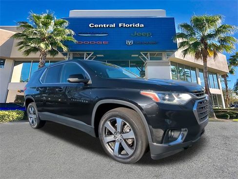 Used 2021 Chevrolet Traverse LT w/ LT Premium Package image 2