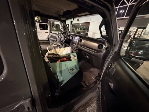 Used 2019 Jeep Wrangler Unlimited Sport S image 8