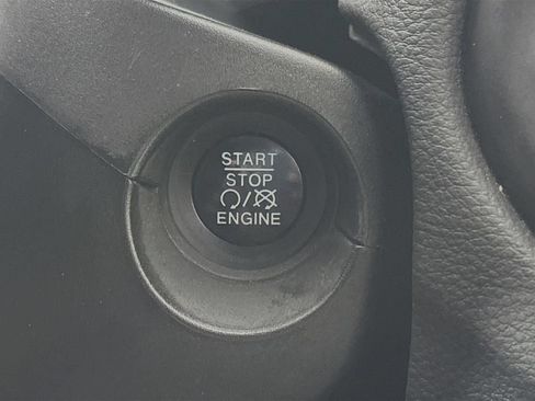Used 2018 Jeep Compass Latitude w/ Popular Equipment Group AWD/4WD image 19