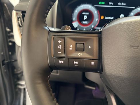 Used 2025 Nissan Rogue SL w/ SL Premium Package image 32