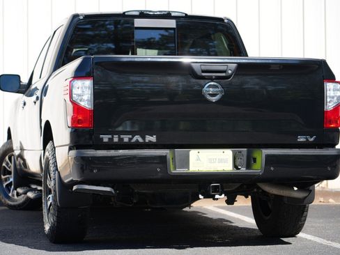 Used 2021 Nissan Titan SV w/ SV Convenience Package RWD image 5