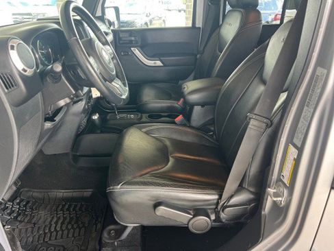 Used 2017 Jeep Wrangler Unlimited Sahara w/ Connectivity Group image 17