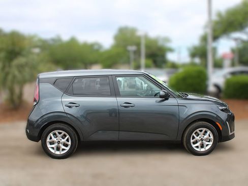 Certified 2025 Kia Soul LX w/ LX Technology Package FWD image 5