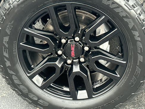 Used 2024 GMC Sierra 1500 Elevation w/ Elevation Premium Package AWD/4WD image 12