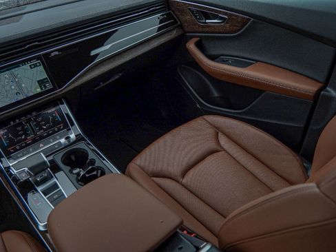 Used 2024 Audi Q8 Premium Plus w/ Premium Plus Package image 26