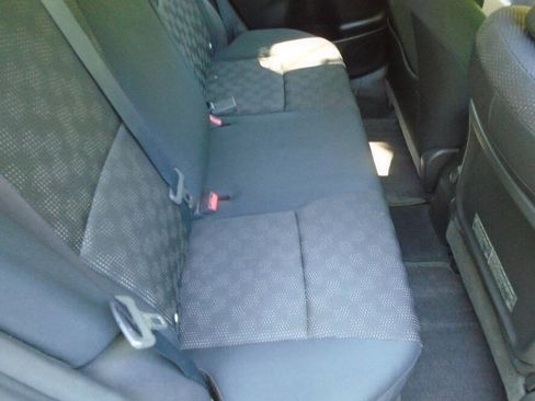 Used 2009 Pontiac Vibe w/ Preferred Package FWD image 19