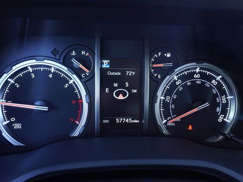 Used 2022 Toyota 4Runner TRD Off-Road Premium w/ Moonroof Package AWD/4WD image 22