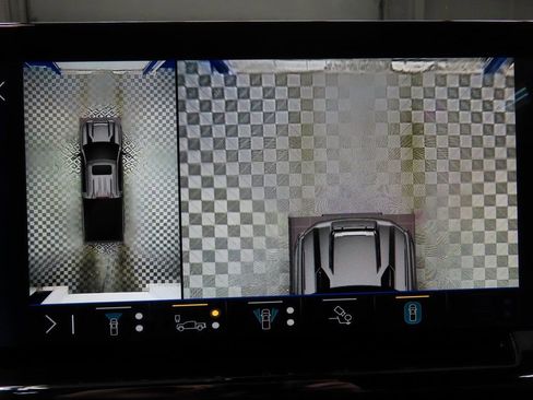 Used 2025 Chevrolet Silverado 2500 ZR2 w/ Technology Package image 17