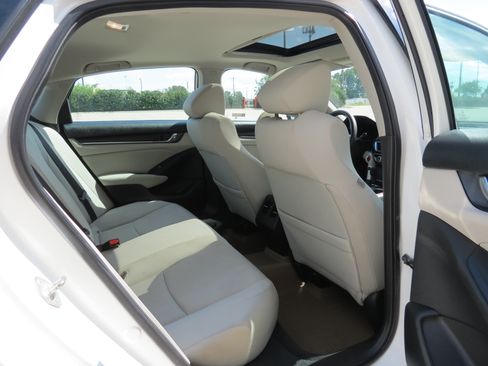 Used 2018 Honda Accord EX image 30