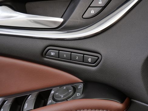 Used 2019 Buick Enclave Avenir w/ Avenir Technology Package AWD/4WD image 33