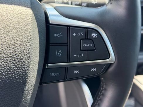 Used 2021 Toyota Highlander Platinum AWD/4WD image 24