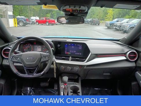 Used 2024 Chevrolet Trax RS w/ Sunroof Package FWD image 20