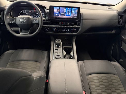 Used 2026 Nissan Pathfinder SV image 3