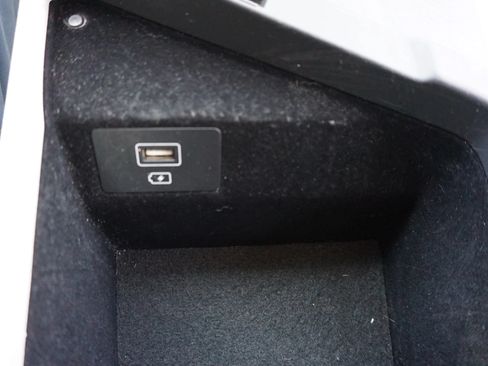 Used 2021 Genesis G70 2.0T RWD image 22