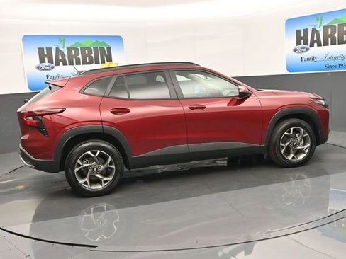 Used 2025 Chevrolet Trax LT w/ LT Convenience Package image 6