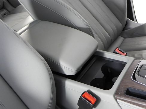 Used 2024 Audi Q5 e Premium Plus w/ Premium Plus Package image 16