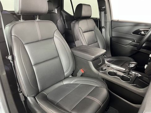 Used 2023 Chevrolet Traverse RS image 46