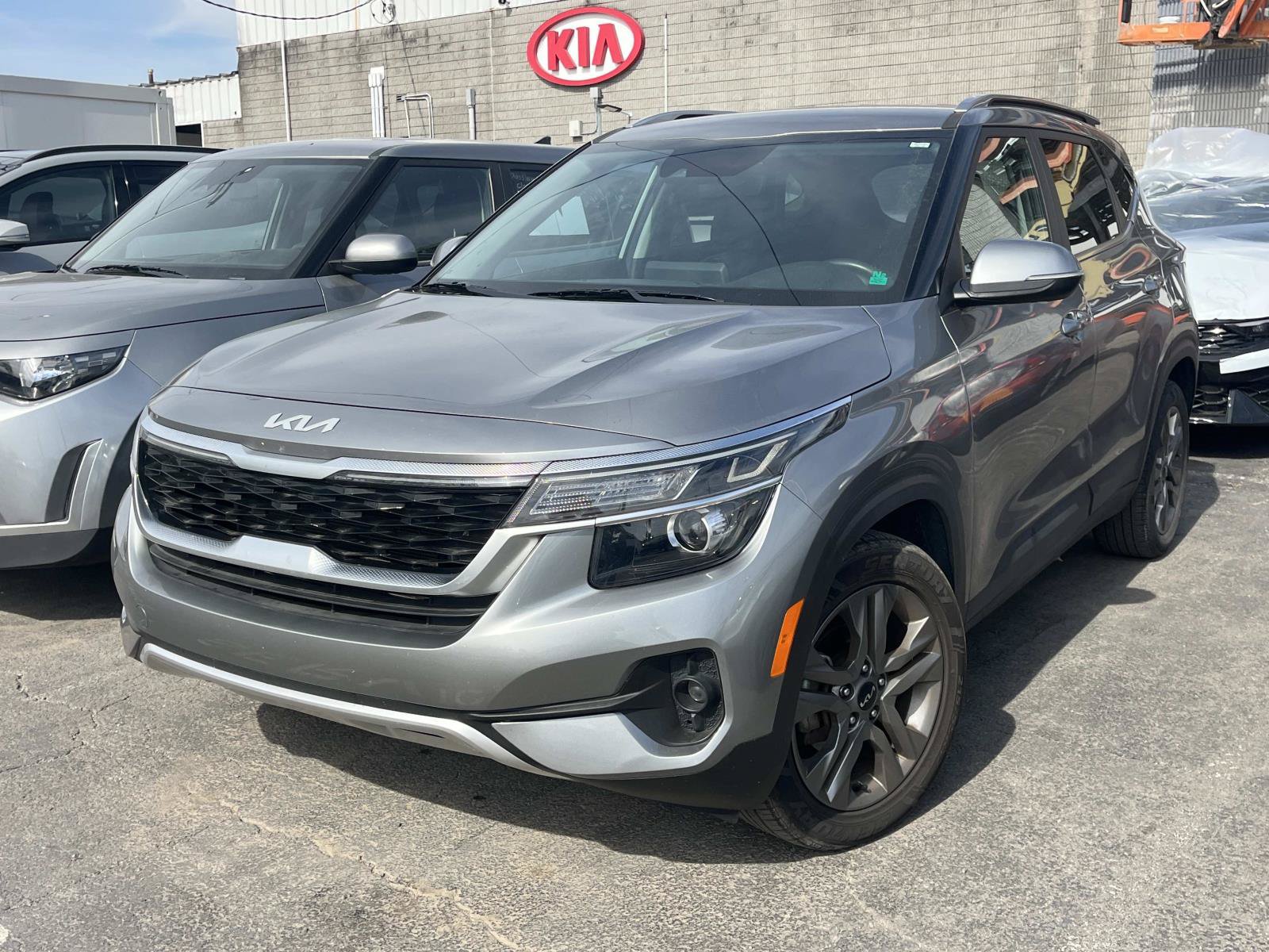 Used 2023 Kia Seltos S FWD image 3
