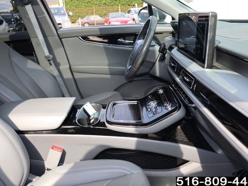 Used 2022 Lincoln Nautilus Reserve image 27