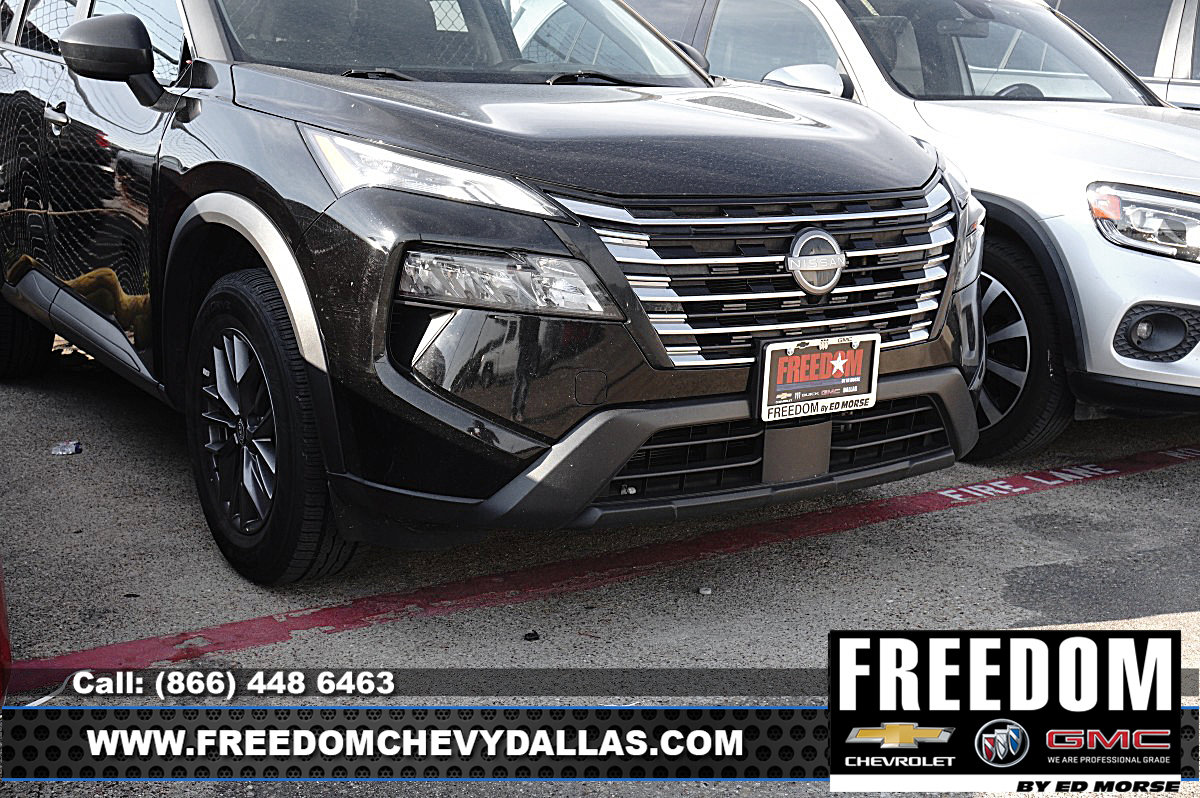 Used 2024 Nissan Rogue S AWD/4WD image 2