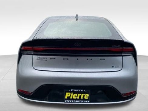 Used 2023 Toyota Prius LE image 3