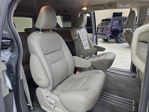 Used 2015 Toyota Sienna XLE w/ XLE Navigation Package FWD image 22