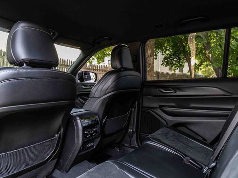 Used 2023 Jeep Grand Cherokee L Laredo image 23